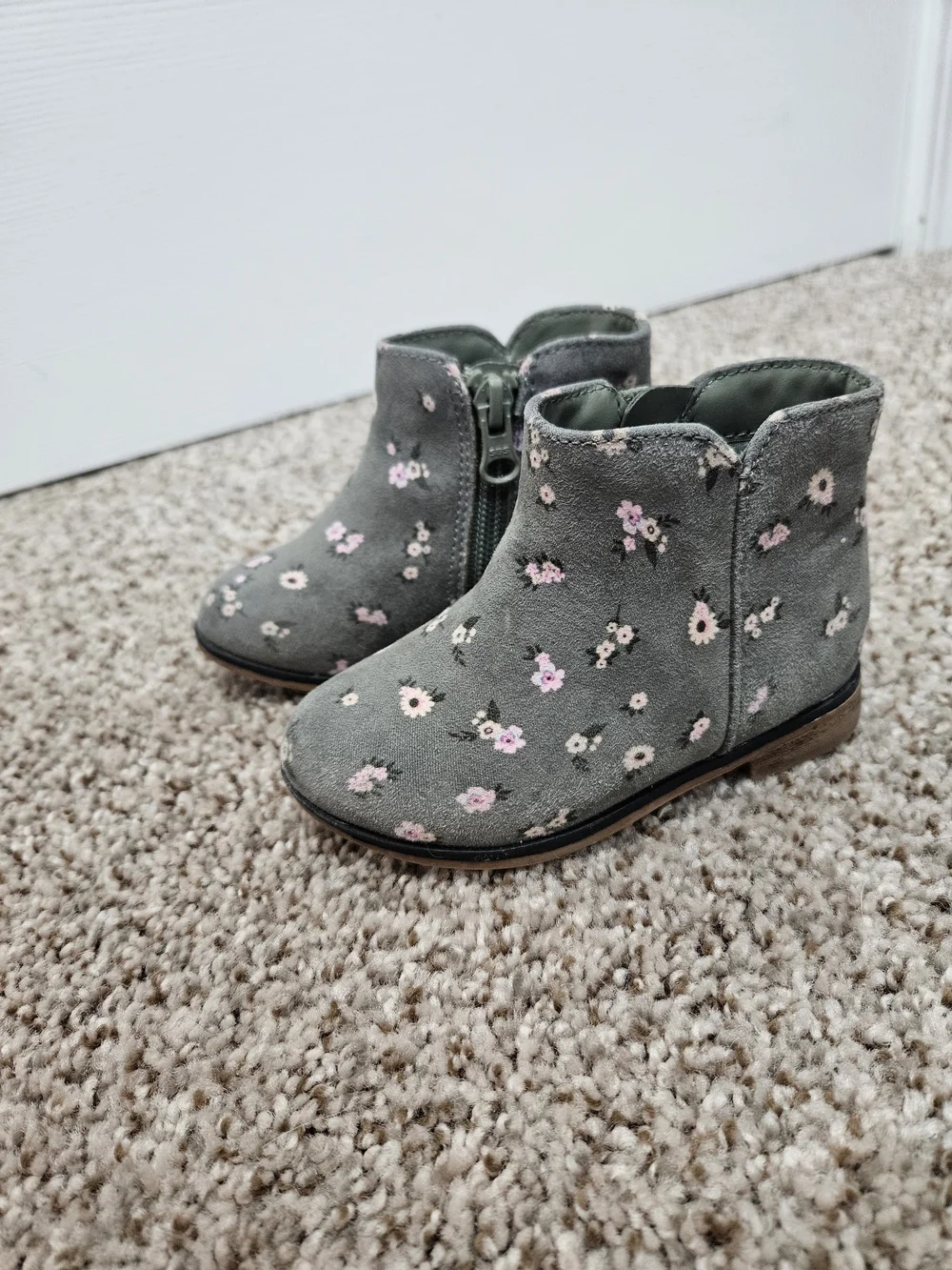 Cat & Jack 6T Gray Floral Zip Booties - Toddler Shoes